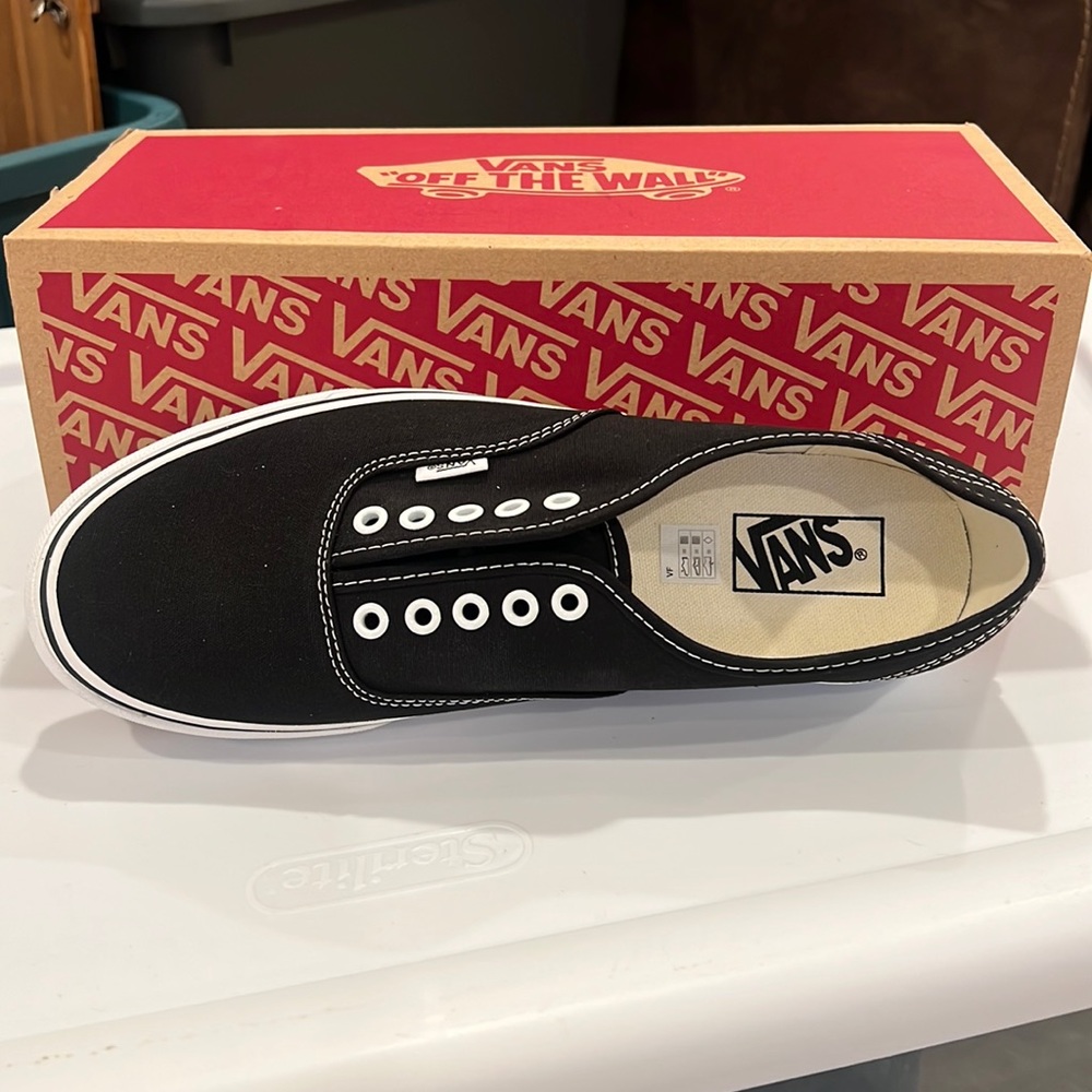 Black Vans size 12 new in the box size 10.5 men 12 women
